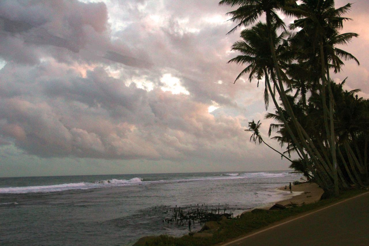 Savenrose Beach Villa Matara Exterior photo